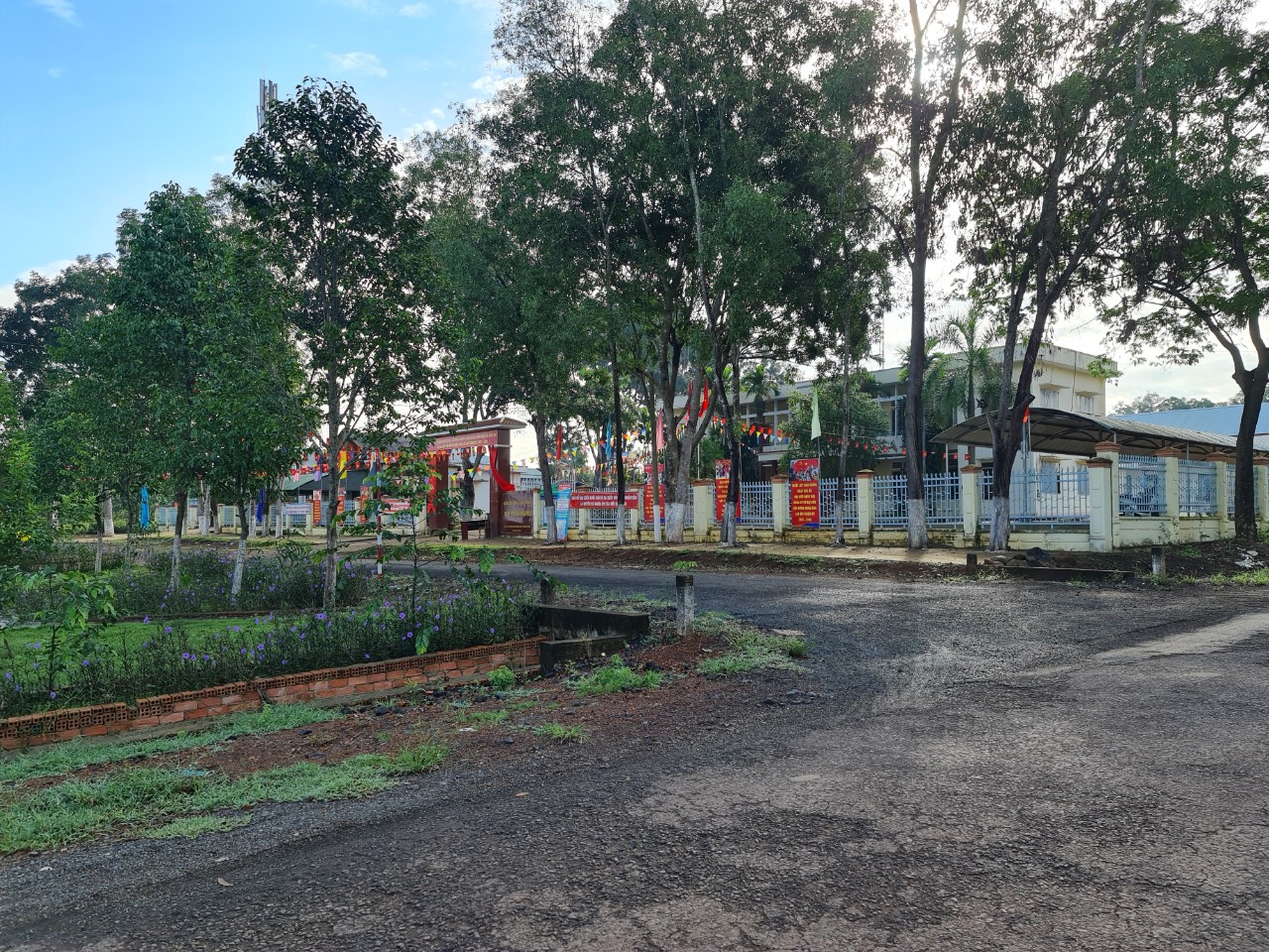 Đất sào Đồng Phú Bình Phước mặt tiền đường nhựa lớn ngay UBND, trường cấp 1,2 giá chỉ 6xx tr ( xx nhỏ )  Sổ sẵn  2