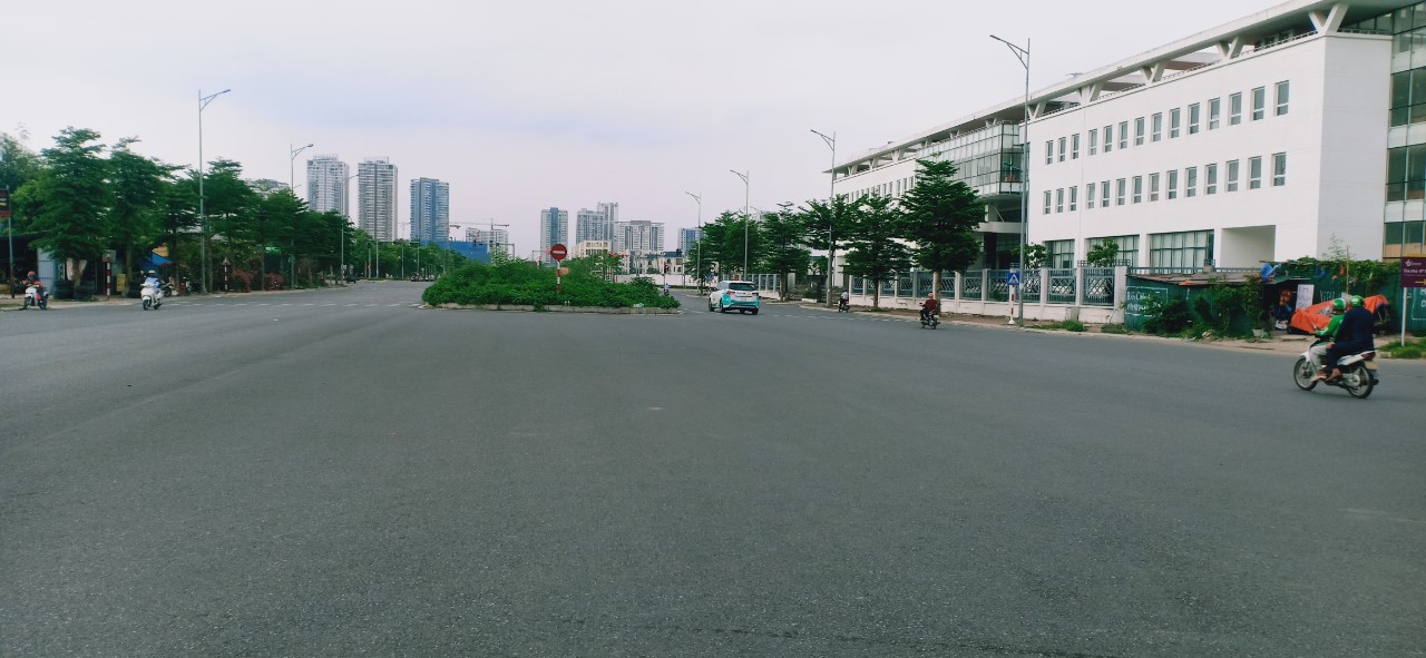 Bán đất mặt phố Nguyễn Văn Huyên: DT1000m2*MT100m, phù hợp xây Bệnh Viện, Trường Học, tòa vp 1