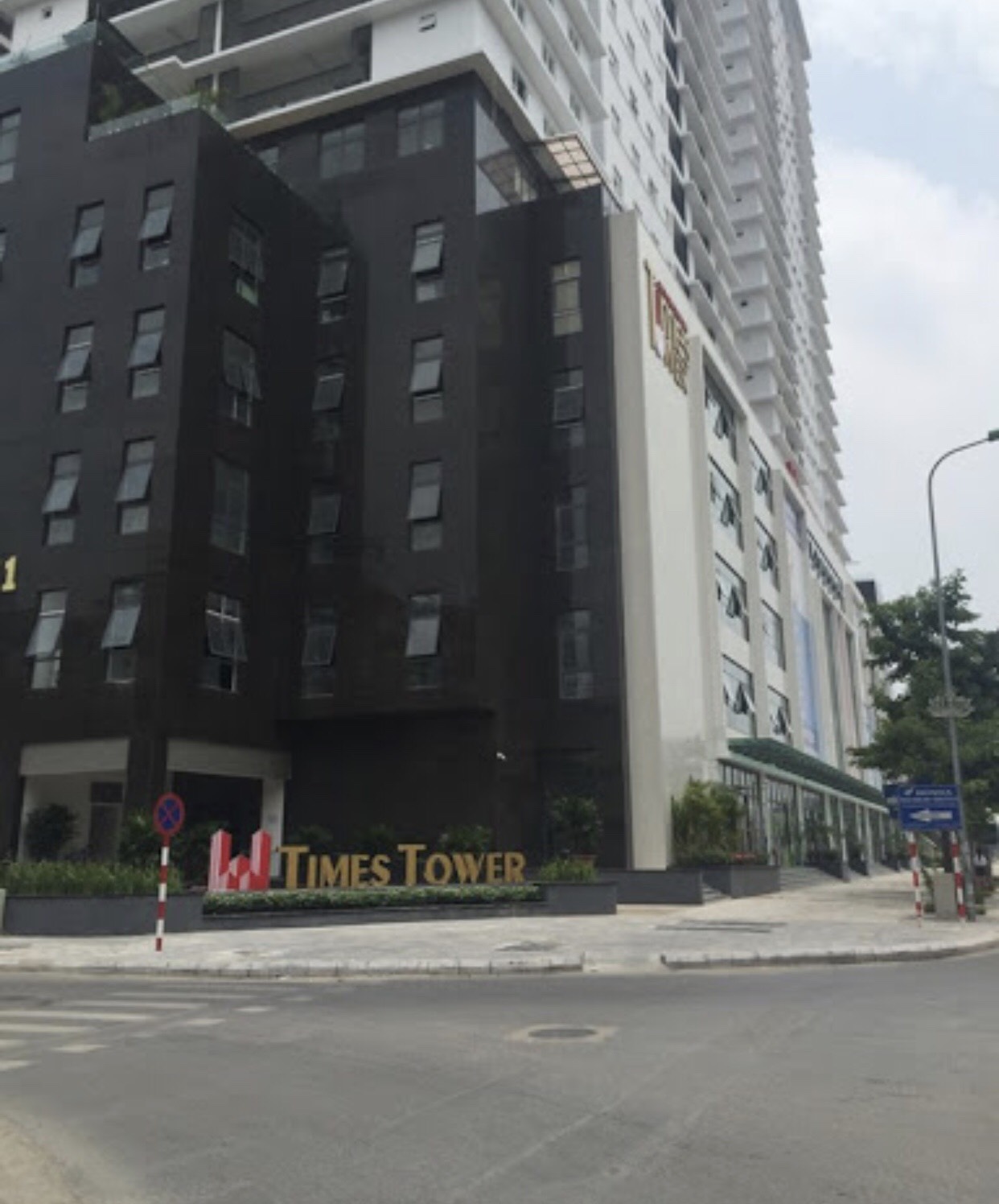 Còn  DT 200m2 cho thuê văn phòng tòa nhà Times Tower  Lê Văn Lương 3