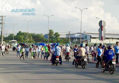 BÁN GẤP (4 sào) 4000M2, SHR, THỔ CƯ 600M, NGAY NGÃ 3 CHỢ, NHÀ MÁY XÍ NGHIỆP SÁT BÊN 380TR 4