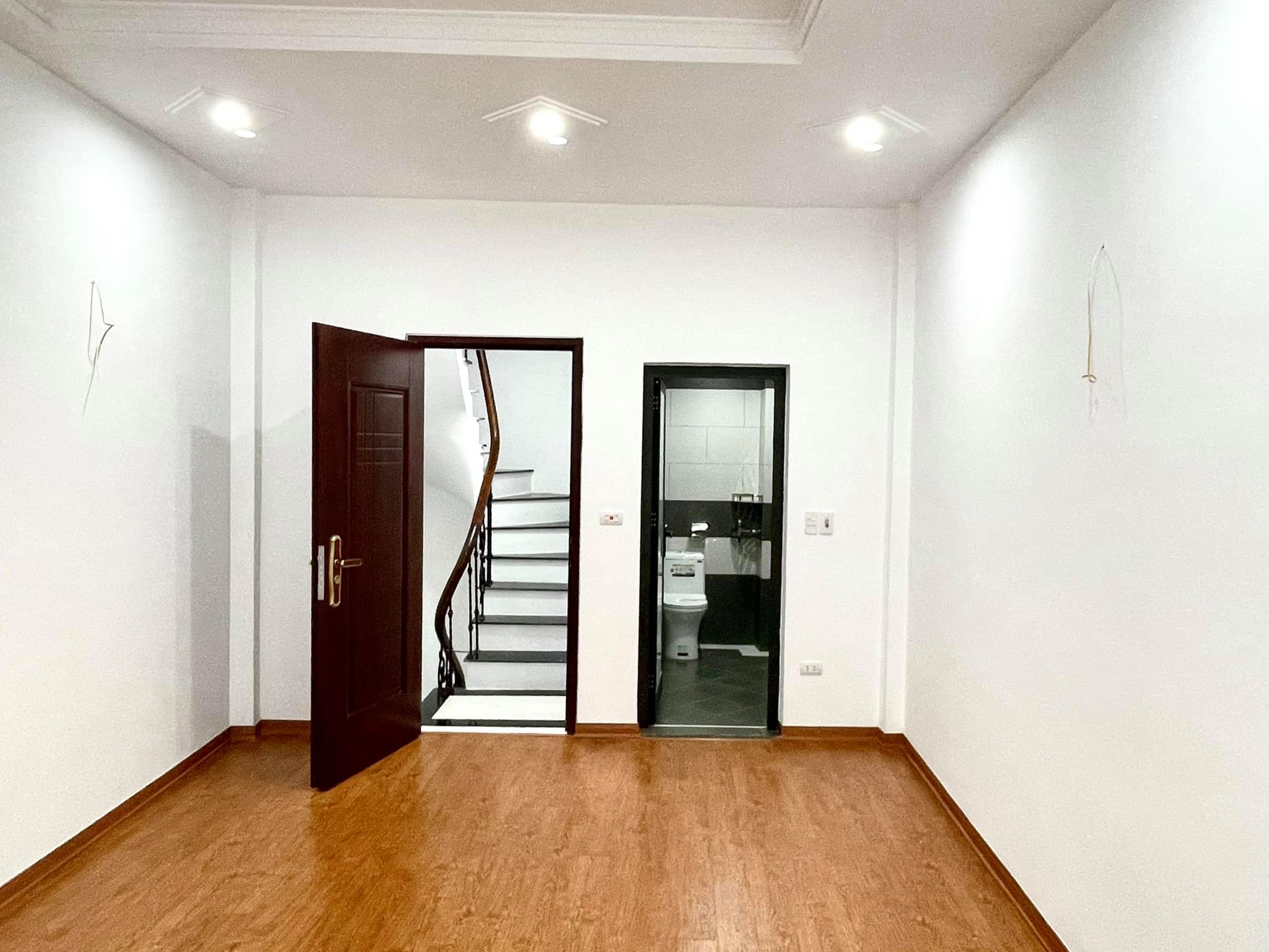 BÁN NHÀ ĐẸP ngõ ô tô con vào nhà phố Bùi Ngọc Dương 5T 52m2x4,2m, NỘI THẤT XỊN SÒ, nhỉnh 4 tỷ-0947-161-359 3