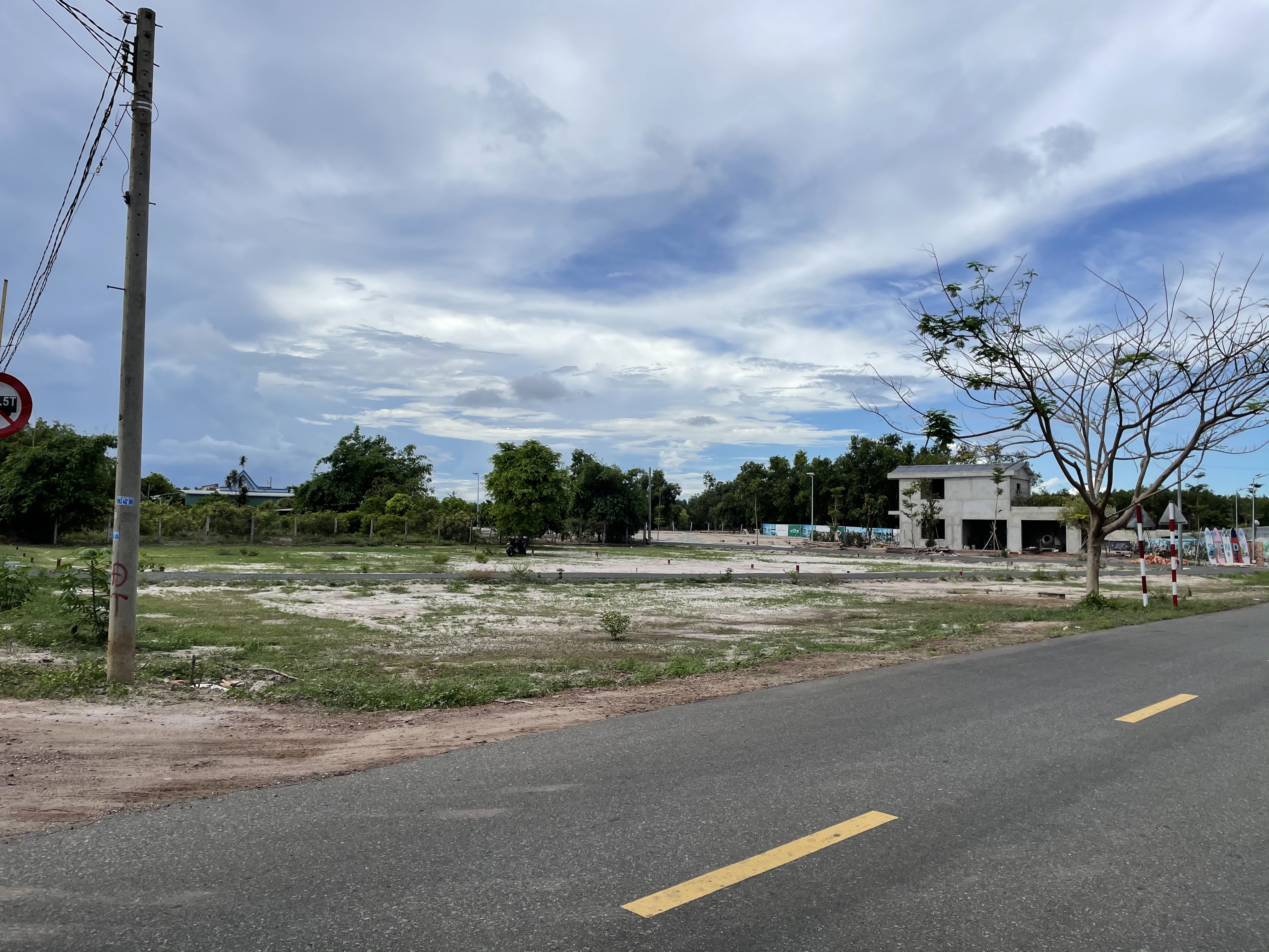Gia đình kẹt tiền bán gấp lô đất gần sân bay Lộc An Hồ Tràm giá rẻ 2