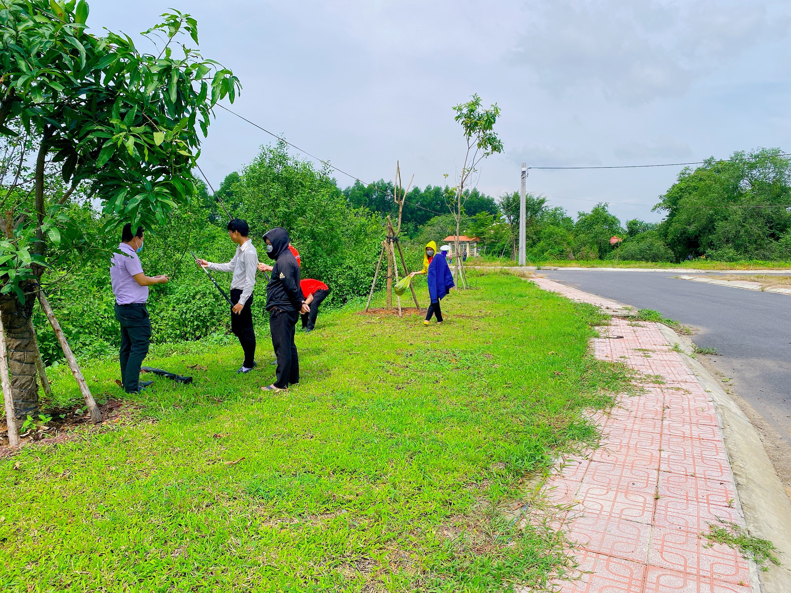 Đất nền nằm ở vị trí ven sông, mặt tiền đường Nguyễn Trung Trực tiếp giáp ra đường Quốc Lộ 51, 2