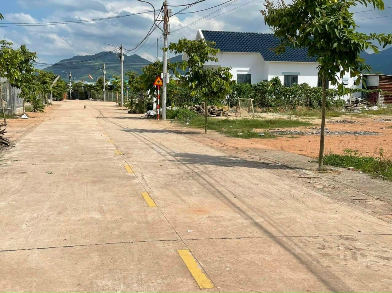 Bán đất TĐC Suối Cát, Cam Lâm ( 200m2 - 1 tỷ ) có sẵn nhà cấp 4 gần trường tiểu học Jeju - LH: 0901298288 1