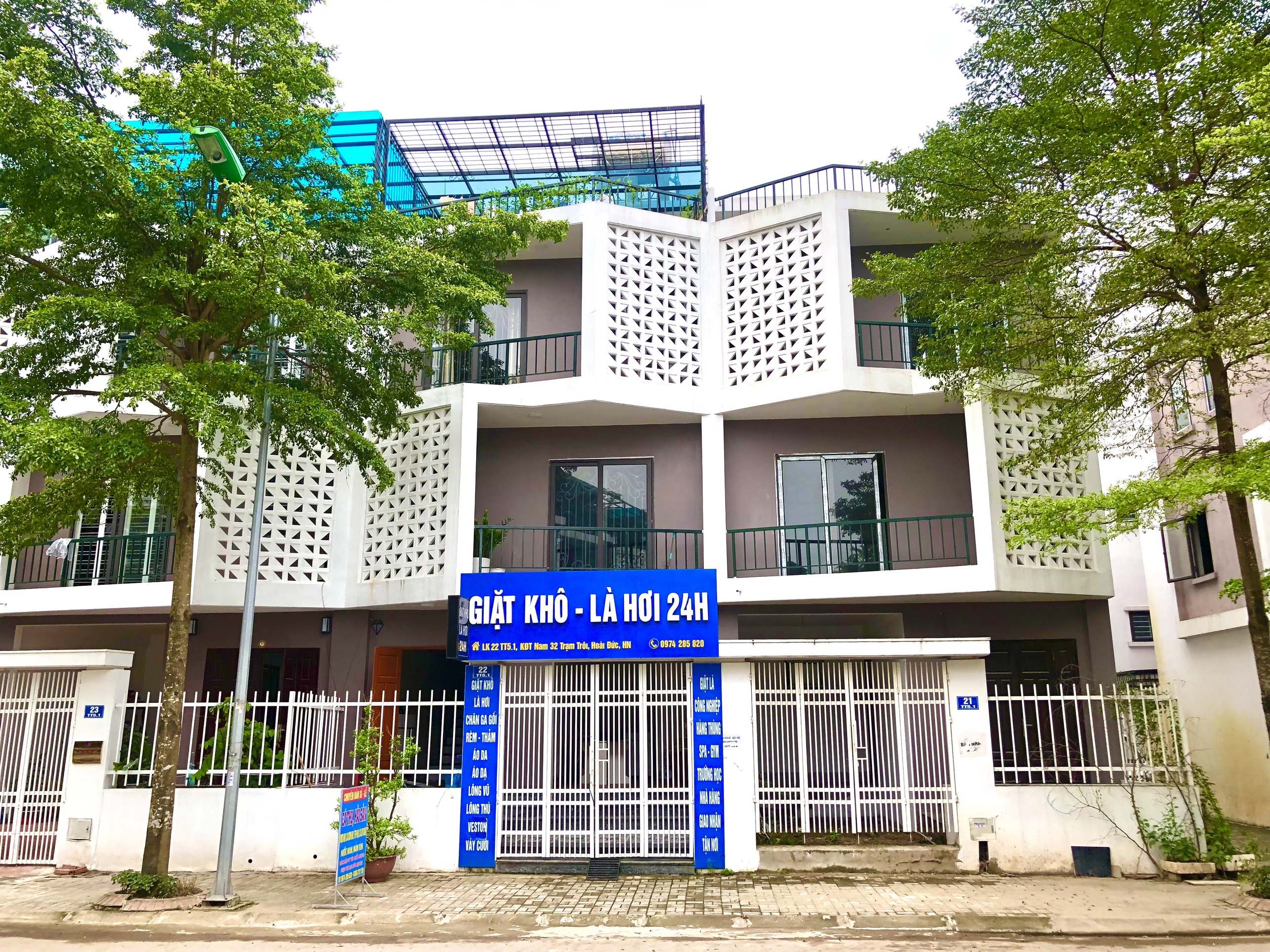 Bán Liền Kề westpoint nam đường quốc lộ 32 nhà vị trí trung tâm kinh doanh view cây xanh khuôn viên,cần bán gấp giá tốt 6