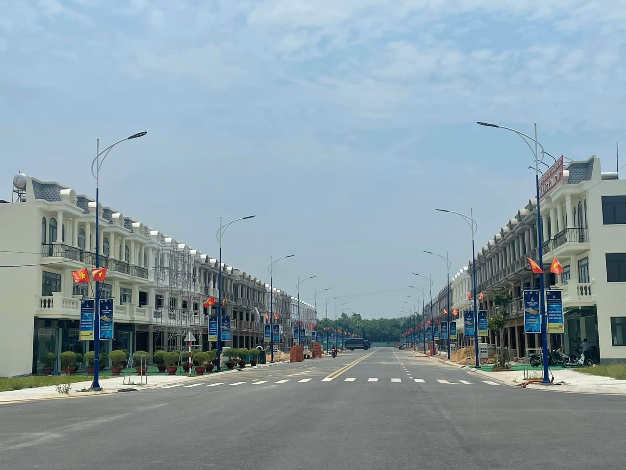 Nhà phố thương mại - KCN Bàu Bàng- Dự án Thăng Long luxury-TT 40% đến khi nhận sổ (15t) 3