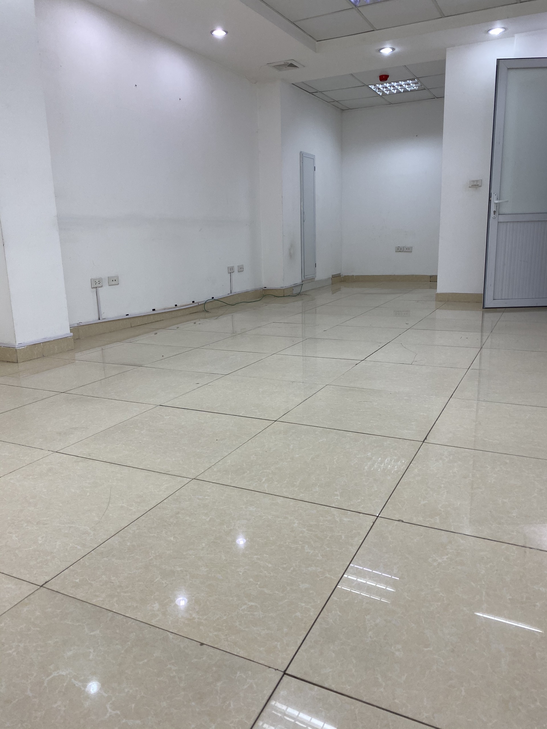 Cho thuê văn phòng Quán Thánh, Ba Đình chỉ với 115tr 45-80m2 LH: 0337004849 2