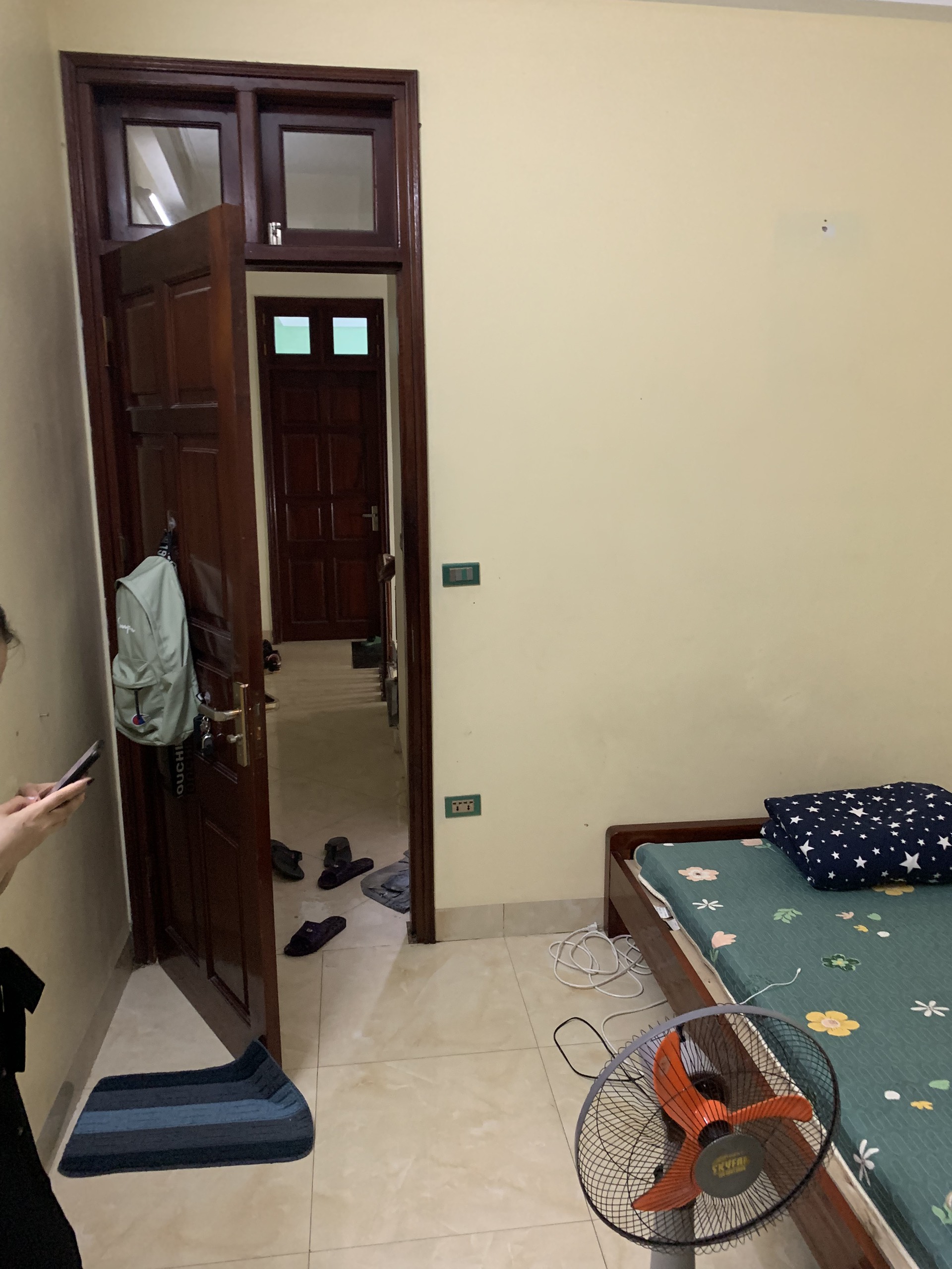 Cần bán nhà Xuân ThủyCầu giất S=40m2 mặt tiền 4m,5 tầng 4,8 tỷ 2