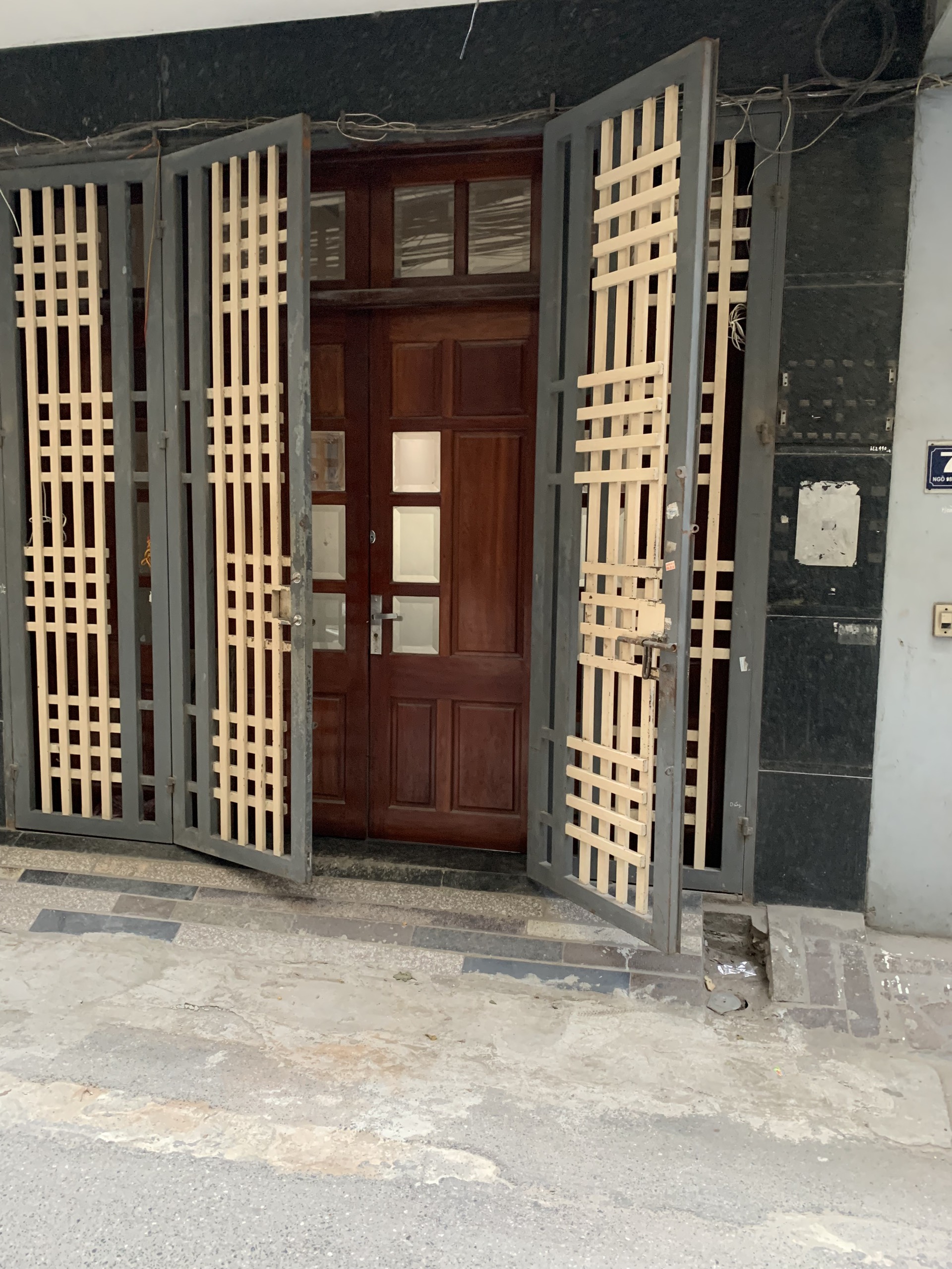Cần bán nhà Xuân ThủyCầu giất S=40m2 mặt tiền 4m,5 tầng 4,8 tỷ