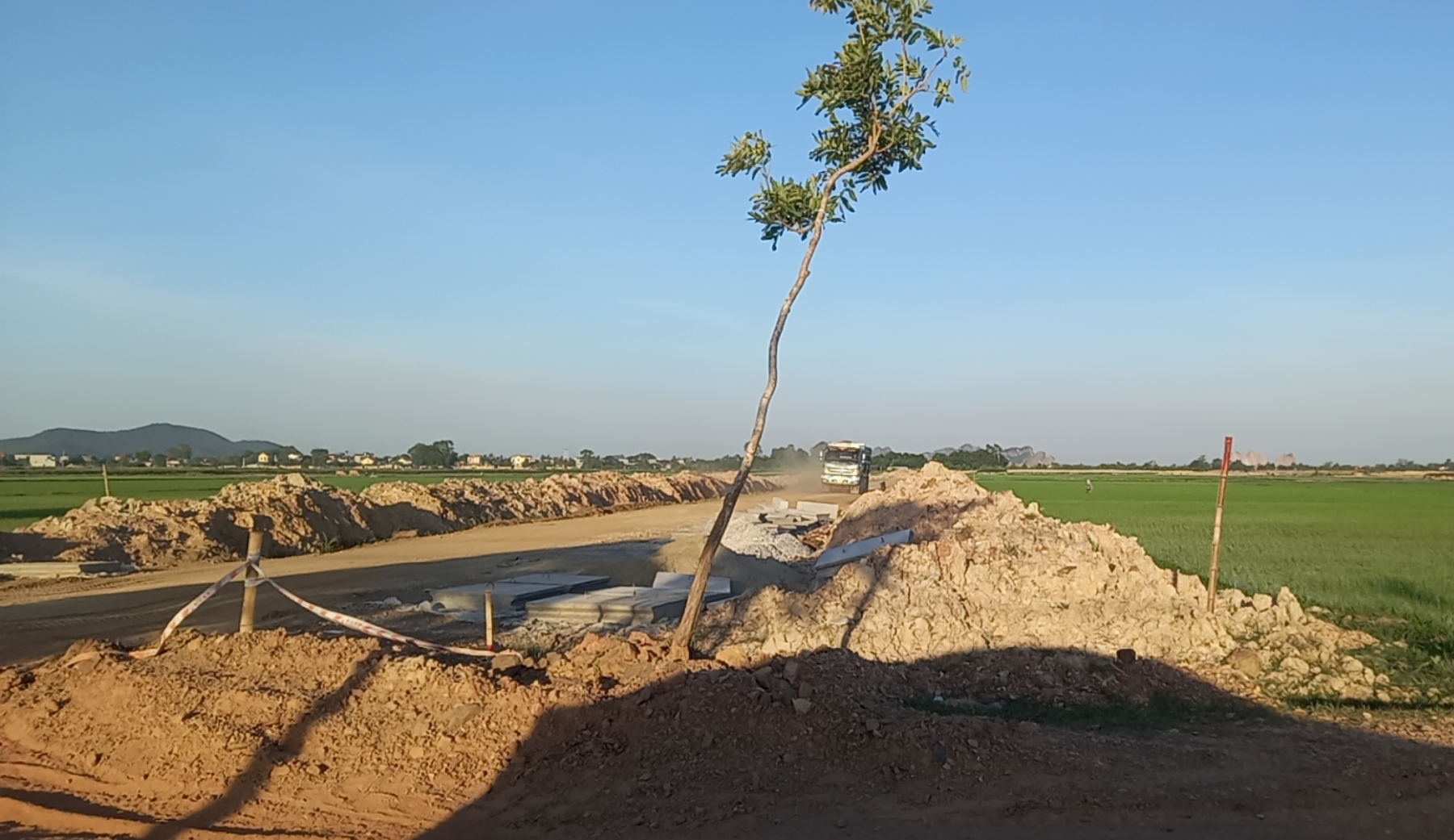 Bán lô đất nền 120m2, MT 6m, gần cao tốc Ninh Bình - Thanh Hoá, giá chỉ 950 triệu 2