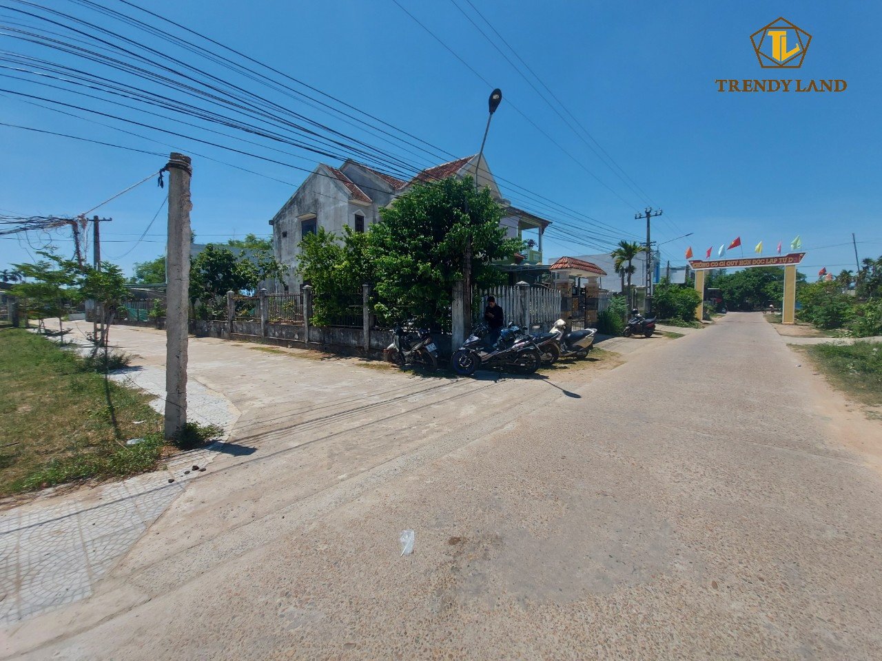 Bán lô đất ven Đà Nẵng 2 mặt tiền đường 7m5 có lề gần QL1A trong khu dân cư đông đúc 2