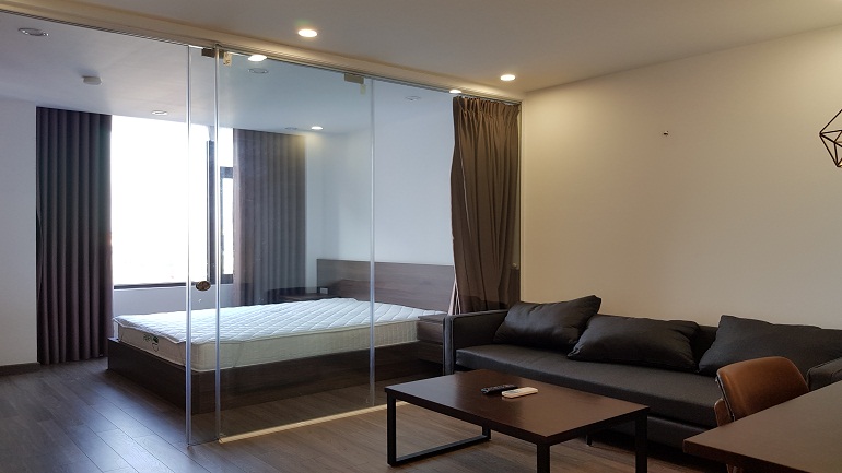 Cho thuê căn hộ dịch vụ tại Tô Ngọc Vân, Tây Hồ, 50m2, 1PN, view đẹp, đầy đủ nội thất hiện đại 2