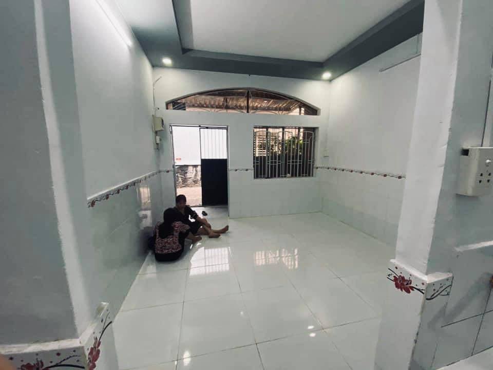 Nhà Đông Hồ vị trí Kinh Doanh bậc nhất 40M2 2Tầng giá 34 Tỷ 2