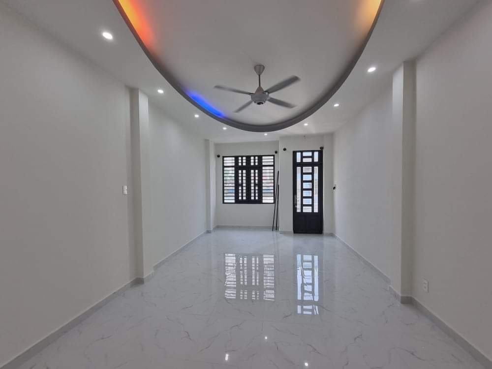 NHÀ MỚI VÀO Ở NGAY- HẺM XE HƠI TRÁNH THÔNG TỨ TUNG 100 TRIỆU /1M2 PHƯỜNG 15 TÂN BÌNH. 3