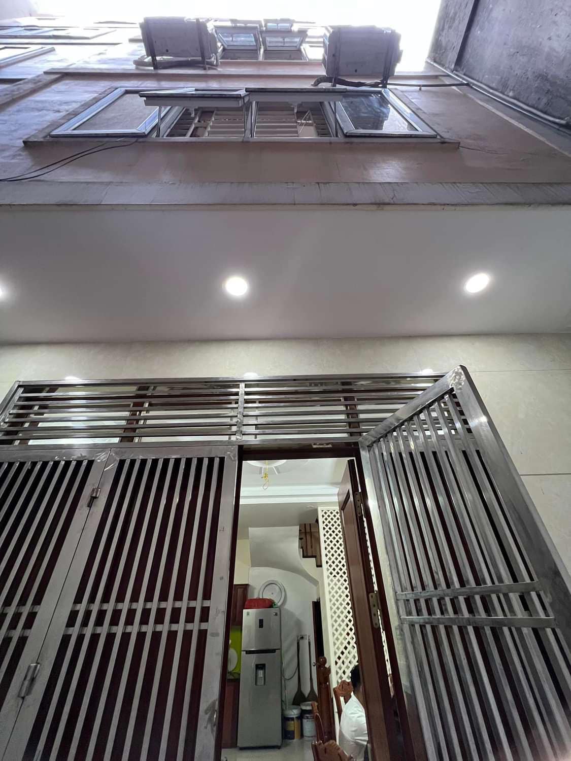 Phố Yên Hòa – nhà đẹp ở luôn – ngõ nông rộng – cách phố 50m.