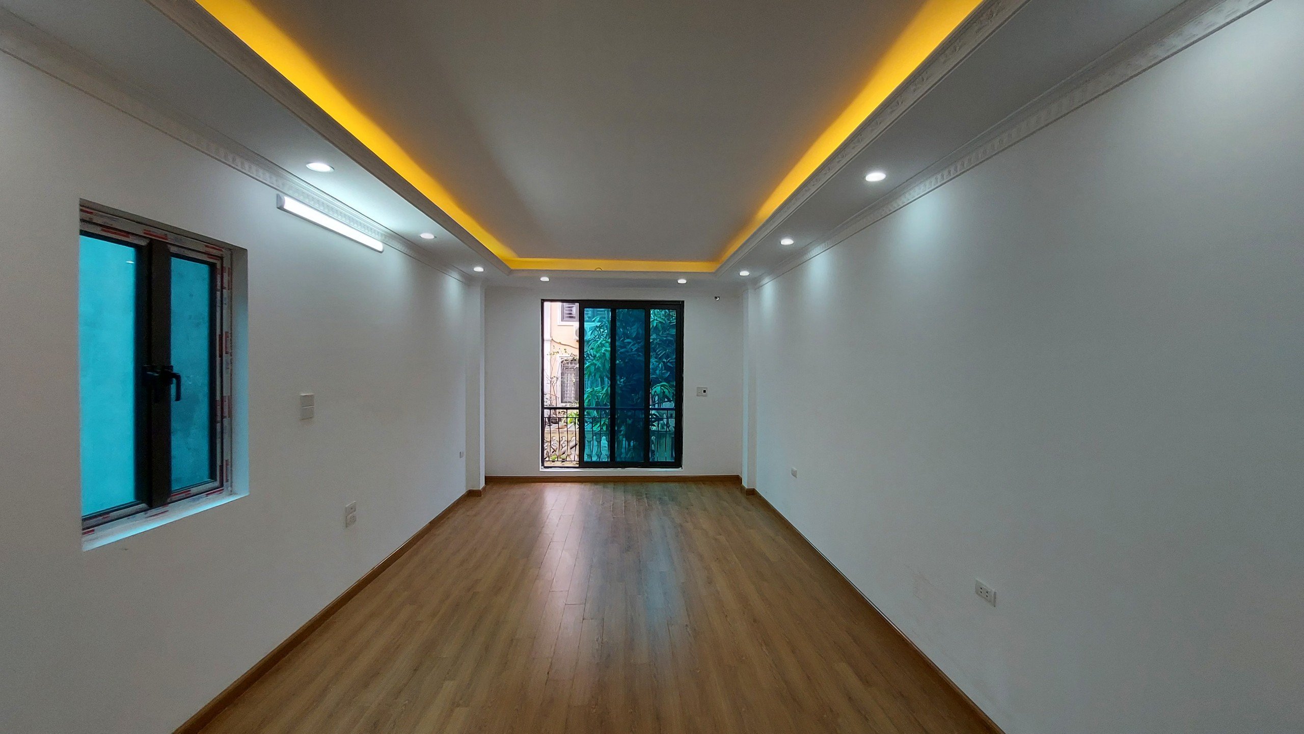 Chính chủ bán nhà 5 tầng, 40m2, có nội thất có sổ đỏ. Tại ngõ Hòa Bình 3, cách đường Minh Khai 80m 4