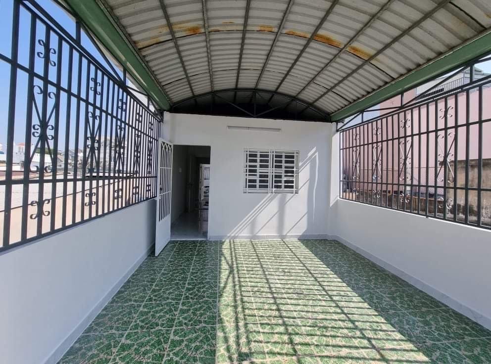 NHÀ MỚI VÀO Ở NGAY- HẺM XE HƠI TRÁNH THÔNG TỨ TUNG 100 TRIỆU /1M2 PHƯỜNG 15 TÂN BÌNH. 5