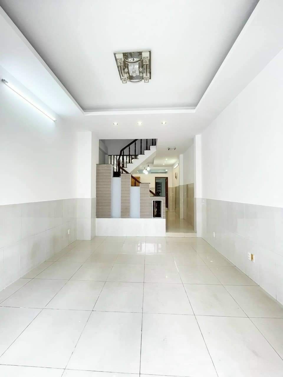 Bán nhà MẶT TIỀN ĐƯỜNG SỐ 52, Quận 7, 70m2, 4 Tầng, chỉ 12.8 tỷ - LH: 0898656822 4