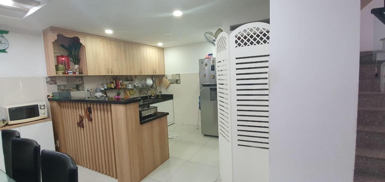 Bán nhà trung tâm quận 10 -  đường CMT8 - Hoà Hưng, Ngang 5m7 - 4 tầng - HXH. Giá: 9  tỷ