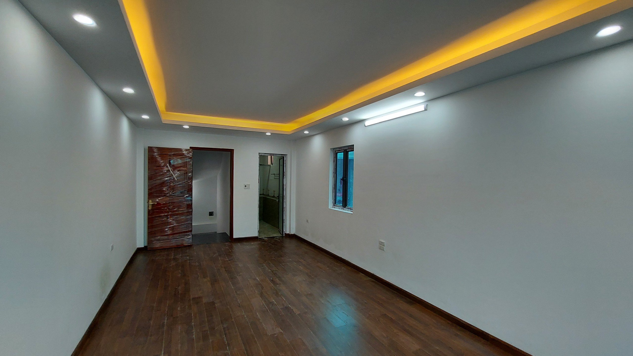 Chính chủ bán nhà 5 tầng, 40m2, có nội thất có sổ đỏ. Tại ngõ Hòa Bình 3, cách đường Minh Khai 80m 2