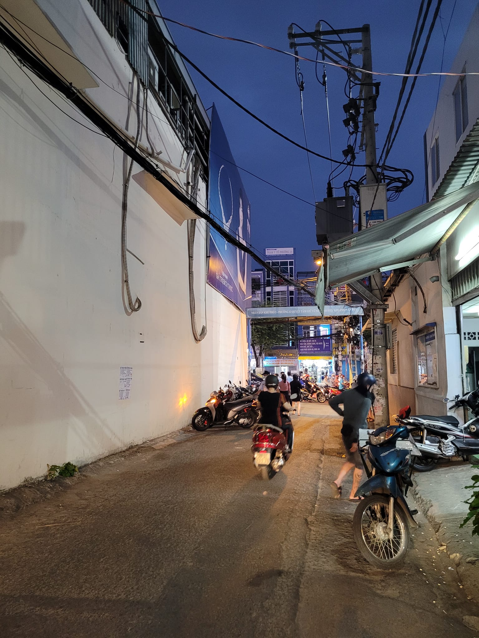 CHÍNH CHỦ CẦN BÁN GẤP NHÀ HẺM XE HƠI VÔ NHÀ TRƯỜNG CHINH PHƯỜNG 13 TÂN BÌNH. 4