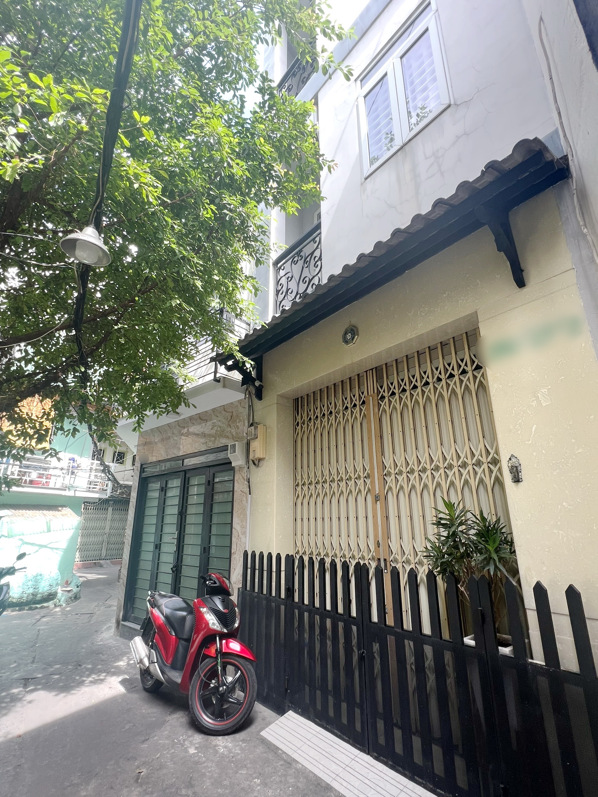 Nhà mới 5.3x5.2 trệt/lầu hẻm 3m đường Bà Hạt P9Q10 2