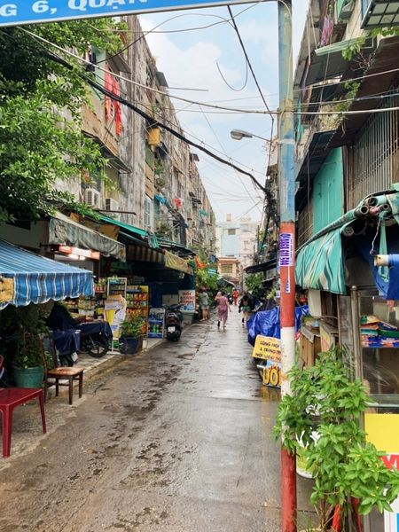 BÁN NHÀ GIÁP QUẬN 10 - NGANG HIẾM KHÔNG CÓ NHÀ BÁN – HẺM XE HƠI - CÁCH MẶT TIỀN CHỈ 30M.