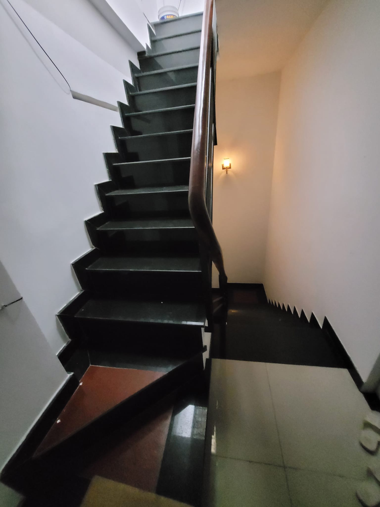 CHÍNH CHỦ CẦN BÁN GẤP NHÀ HẺM XE HƠI VÔ NHÀ TRƯỜNG CHINH PHƯỜNG 13 TÂN BÌNH. 3