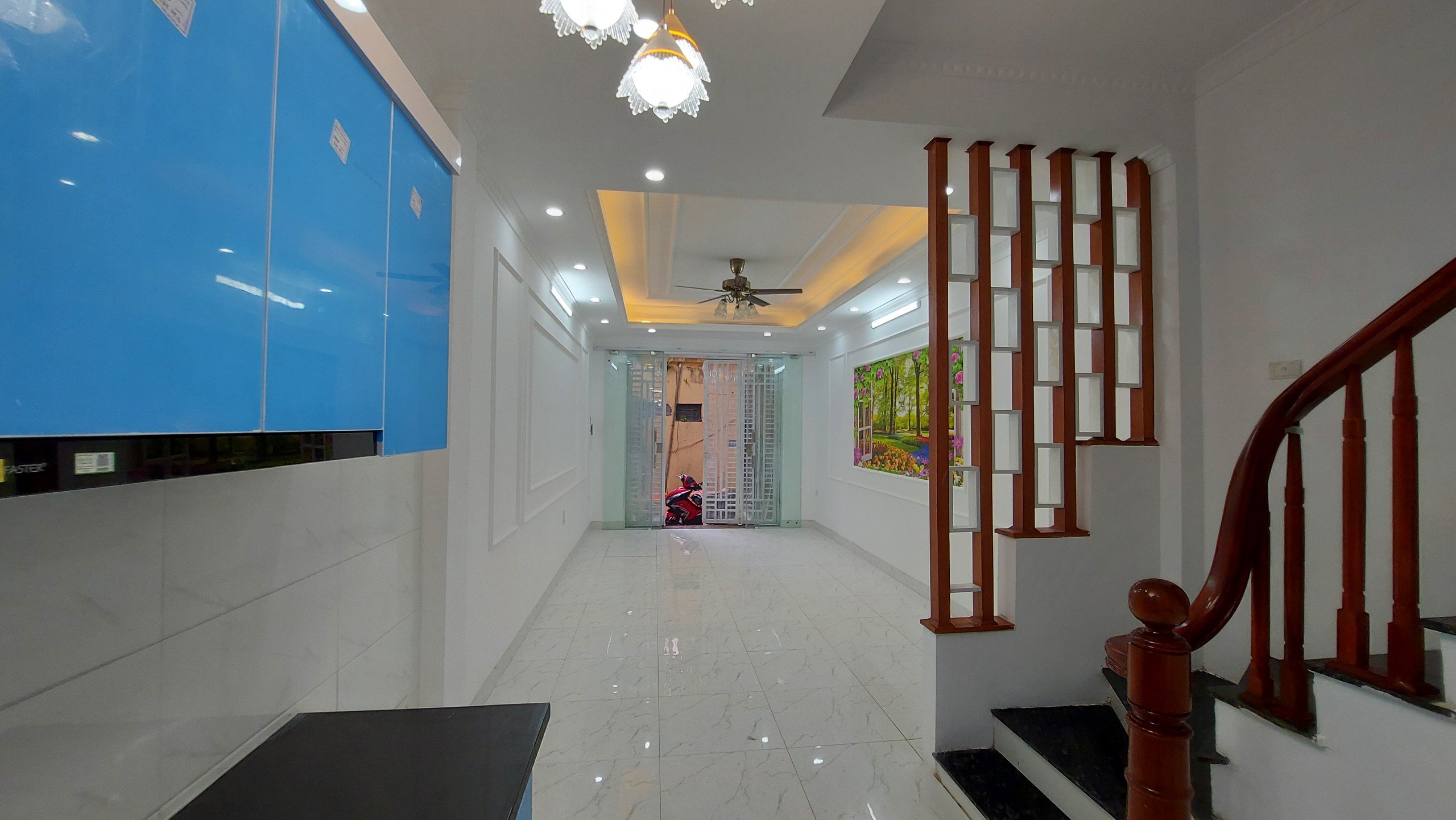 Chính chủ bán nhà 5 tầng, 40m2, có nội thất có sổ đỏ. Tại ngõ Hòa Bình 3, cách đường Minh Khai 80m