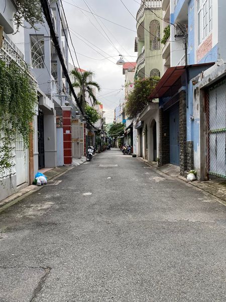 BÁN NHÀ HẺM XE TẢI TRÁNH THÔNG TỨ TUNG - KHU SÂN BAY. KHU CÁN BỘ KHÔNG QUÂN Ở