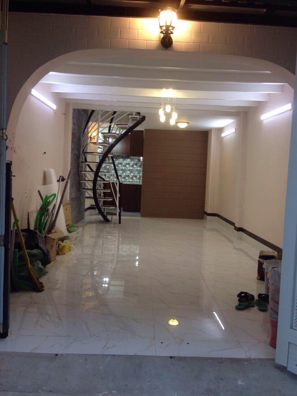 Nhà xây mới 3 tầng - Nội thất cao cấp - Giáp Quận 10 - Ngay vòng xoay Lê Đại Hành