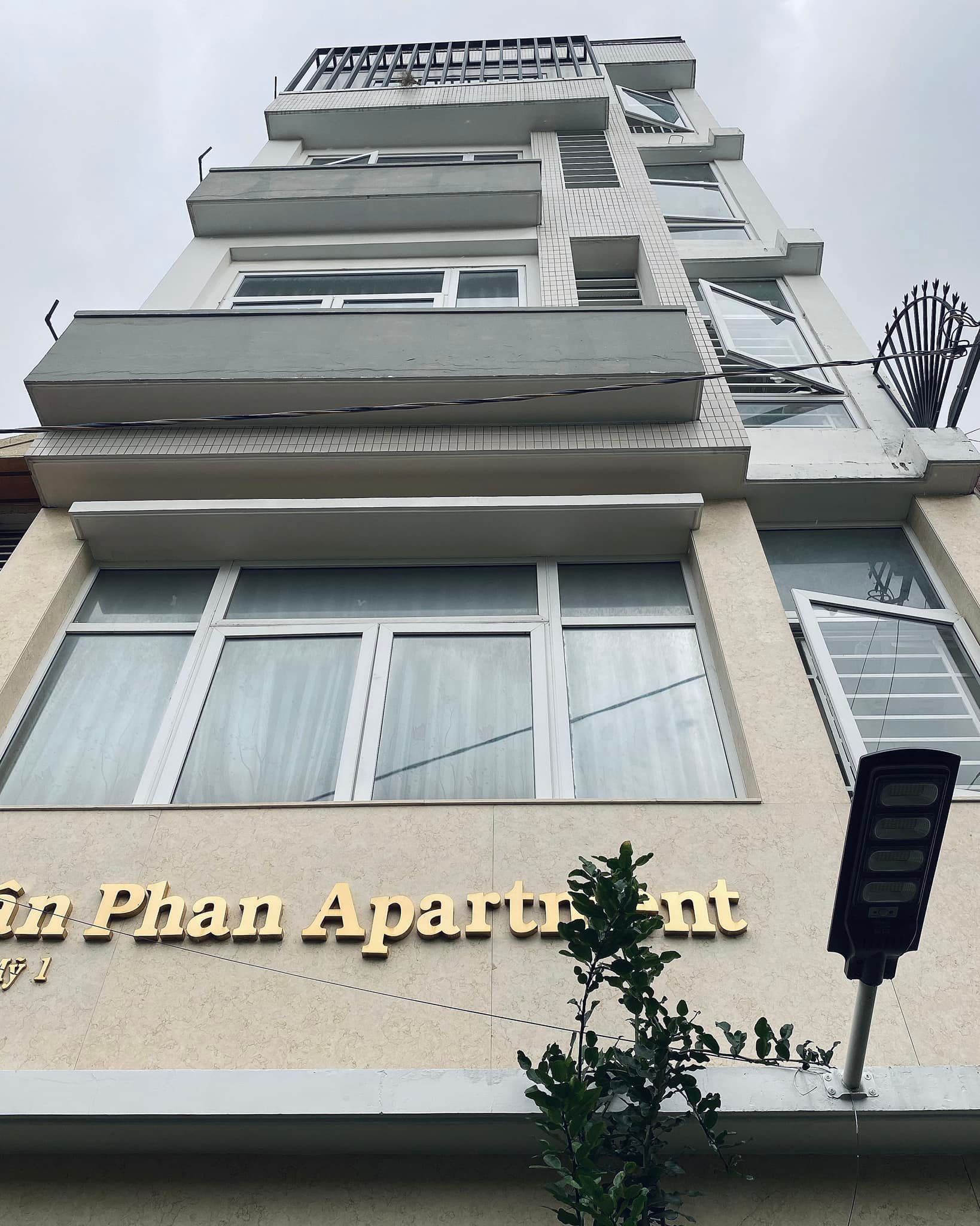 Bán căn hộ dịch vụ 23 phòng DT 110m2 5,5x20 Đường Bùi Đình Túy giá 21,3 tỷ