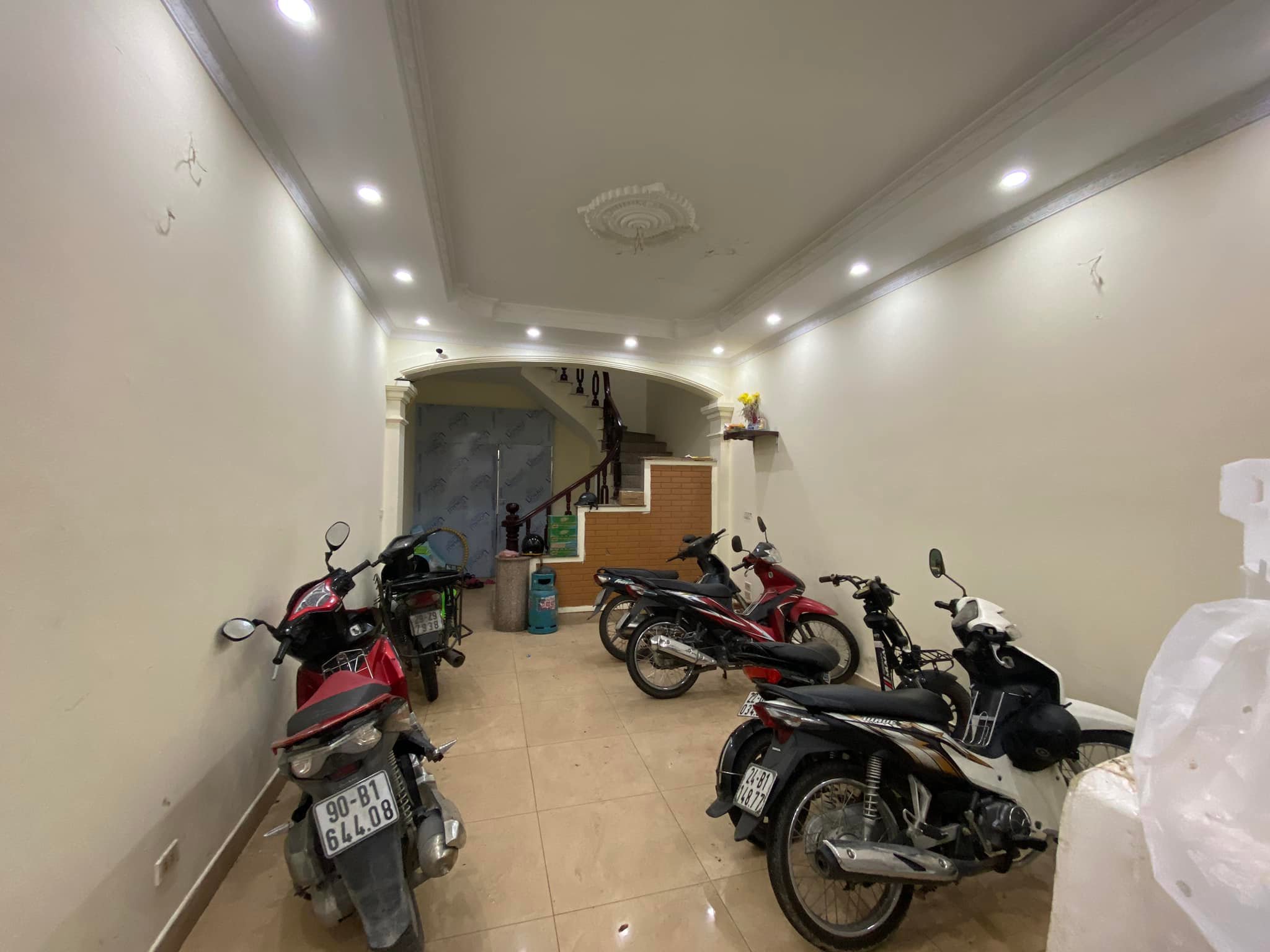 Bán nhà mặt phố KĐT Văn Quán, Hà Đông 106m2, 4 tầng, MT 4,3m, giá cực hiếm 17,5 tỷ. MẶT PHỐ- KINH DOANH - 3 OTO TRÁNH VỈA HÈ - GIÁ CỰC ÊM - CHỦ CẦN BÁN GẤP. 3
