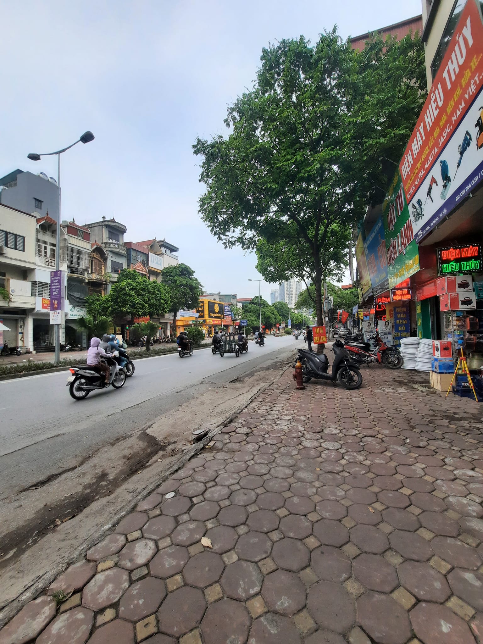 VẠN PHÚC-  BÙNG NỔ MẶT PHỐ VẠN PHÚC VỈA HÈ RỘNG KINH DOANH SẦM UẤT 42M * 3T GIÁ 10 TỶ XÍU