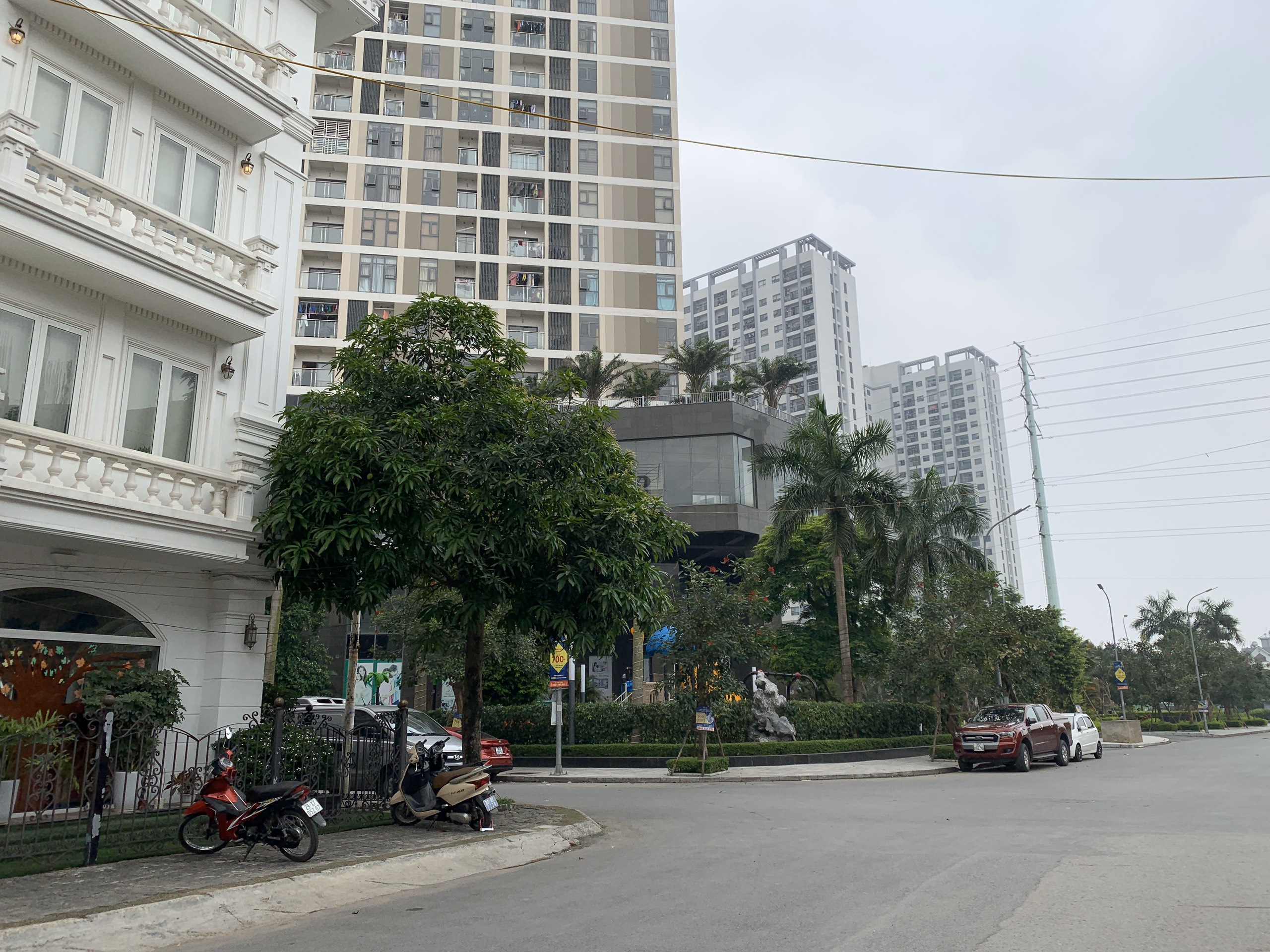 ĐƯỜNG ĐÔI - 139tr/m2. Bán nhà KĐT Văn Khê. KINH DOANH - 6 Ô Tô Tránh