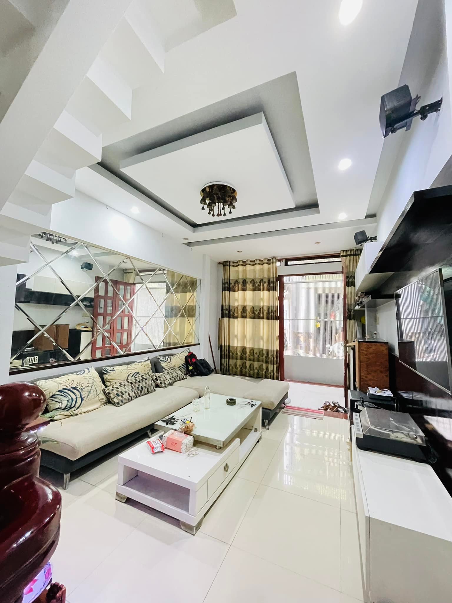 BÁN NHÀ LẠC LONG QUÂN P10 TÂN BÌNH HẺM XE HƠI ĐỖ CỬA NHÀ MỚI Ở NGAY GIÁP QUẬN 10