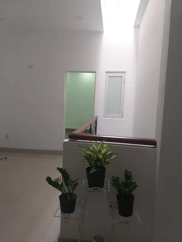 CHÍNH CHỦ CẦN BÁN GẤP NHÀ HẺM XE HƠI VÔ NHÀ TRƯỜNG CHINH PHƯỜNG 13 TÂN BÌNH. 2