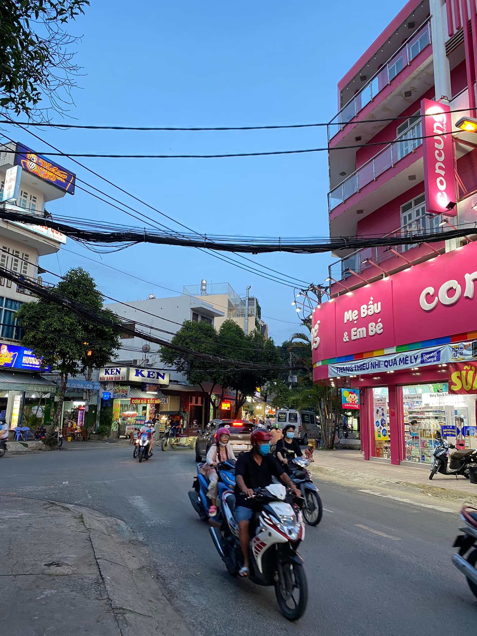HXH - TRUNG TÂM BÀU CÁT - TIỆN ÍCH ĐẦY ĐỦ - 4 TẦNG NỘI THẤT ĐẸP - GẦN CÔNG VIÊN BÀU CÁT. 3