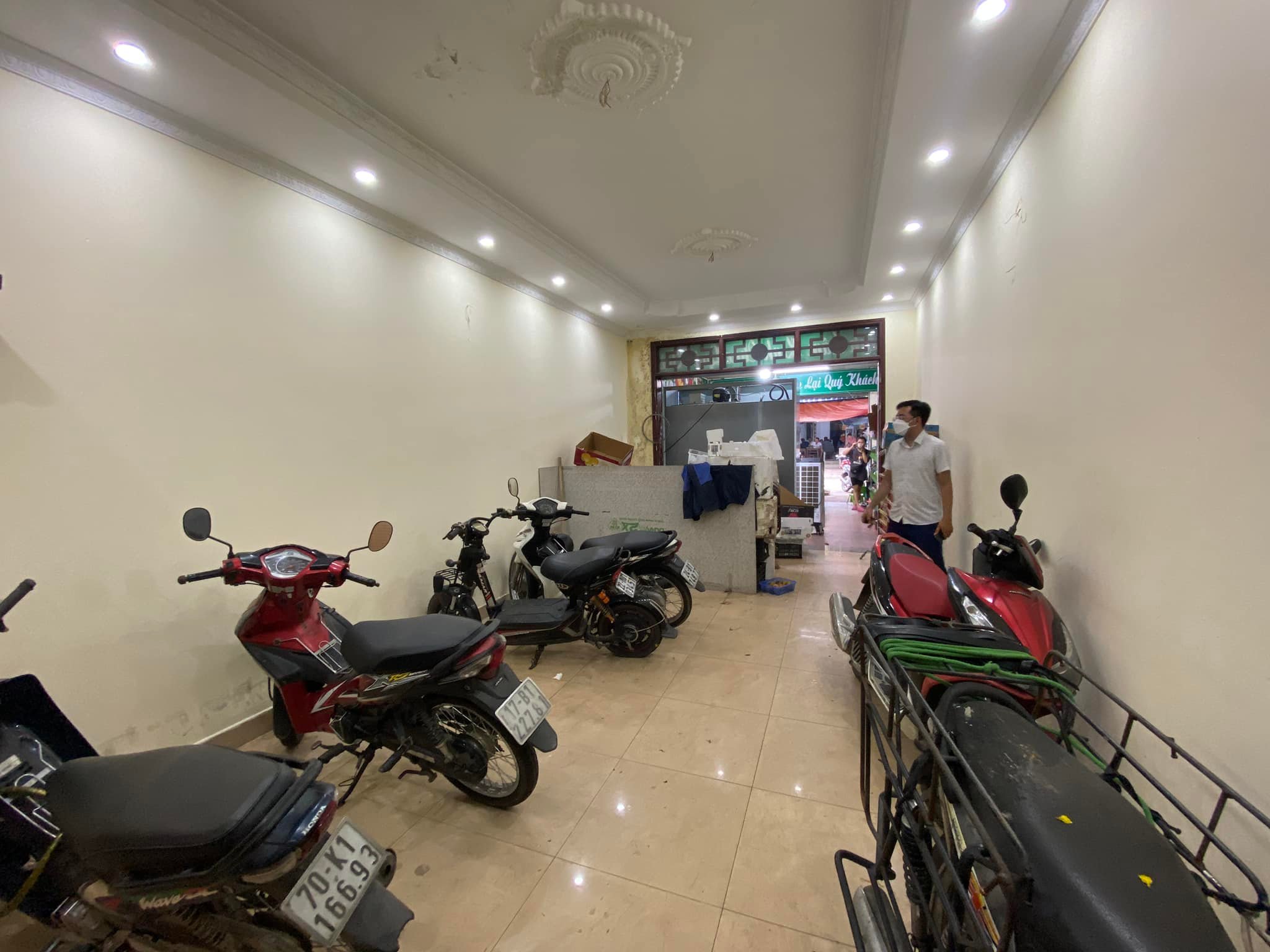 Bán nhà mặt phố KĐT Văn Quán, Hà Đông 106m2, 4 tầng, MT 4,3m, giá cực hiếm 17,5 tỷ. MẶT PHỐ- KINH DOANH - 3 OTO TRÁNH VỈA HÈ - GIÁ CỰC ÊM - CHỦ CẦN BÁN GẤP. 4