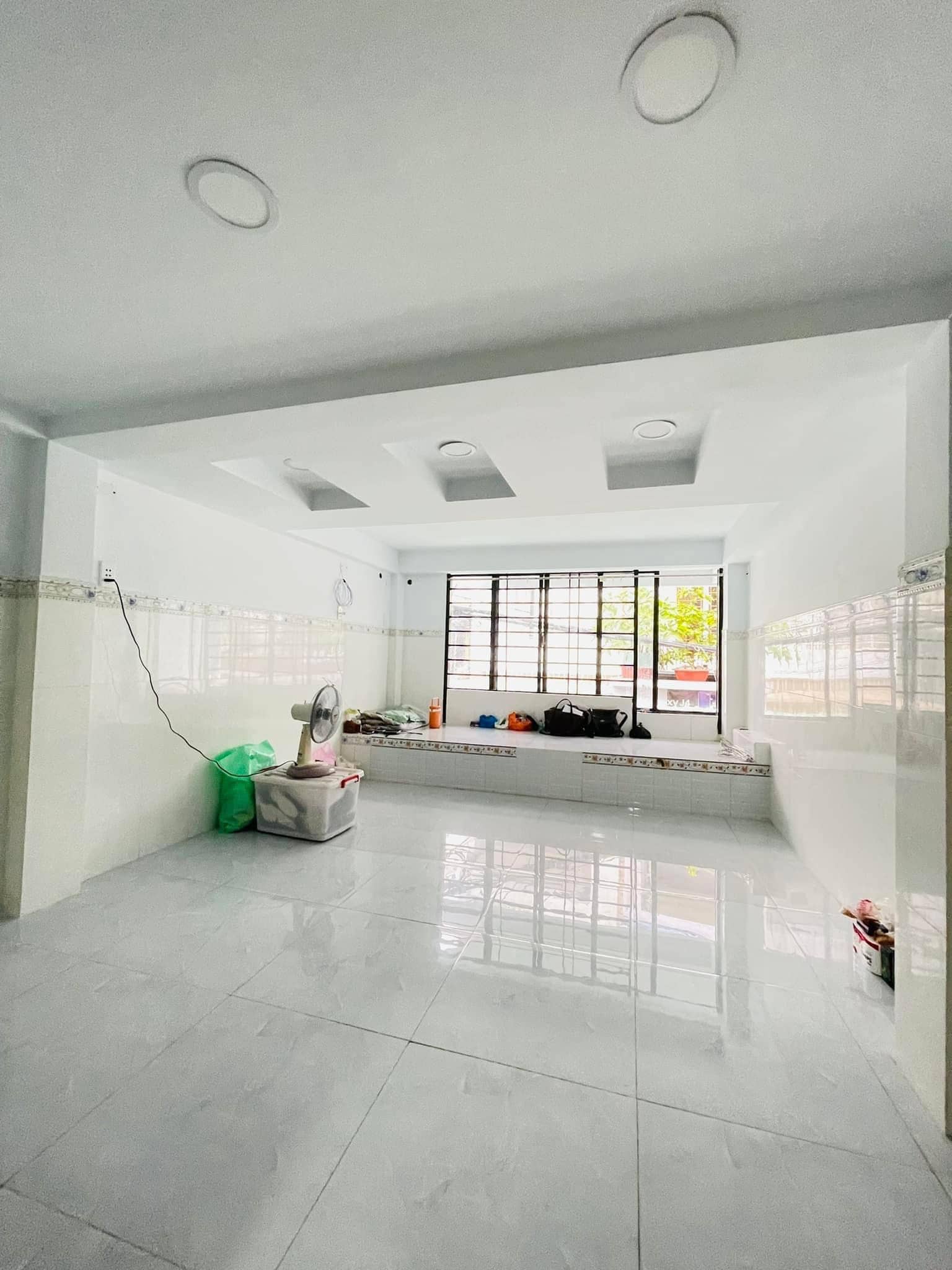 Bán nhà Phường 10 Tân Bình - Hẻm xe hơi - Sát mặt tiền - 35m2 - 5 Tỷ 6 TL 4