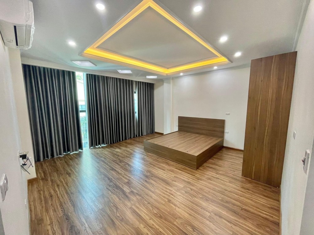 Căn nhà phố Trung Hòa 135m2, 9 tầng, Mt 6m, giá 37,5 tỷ, kinh doanh.