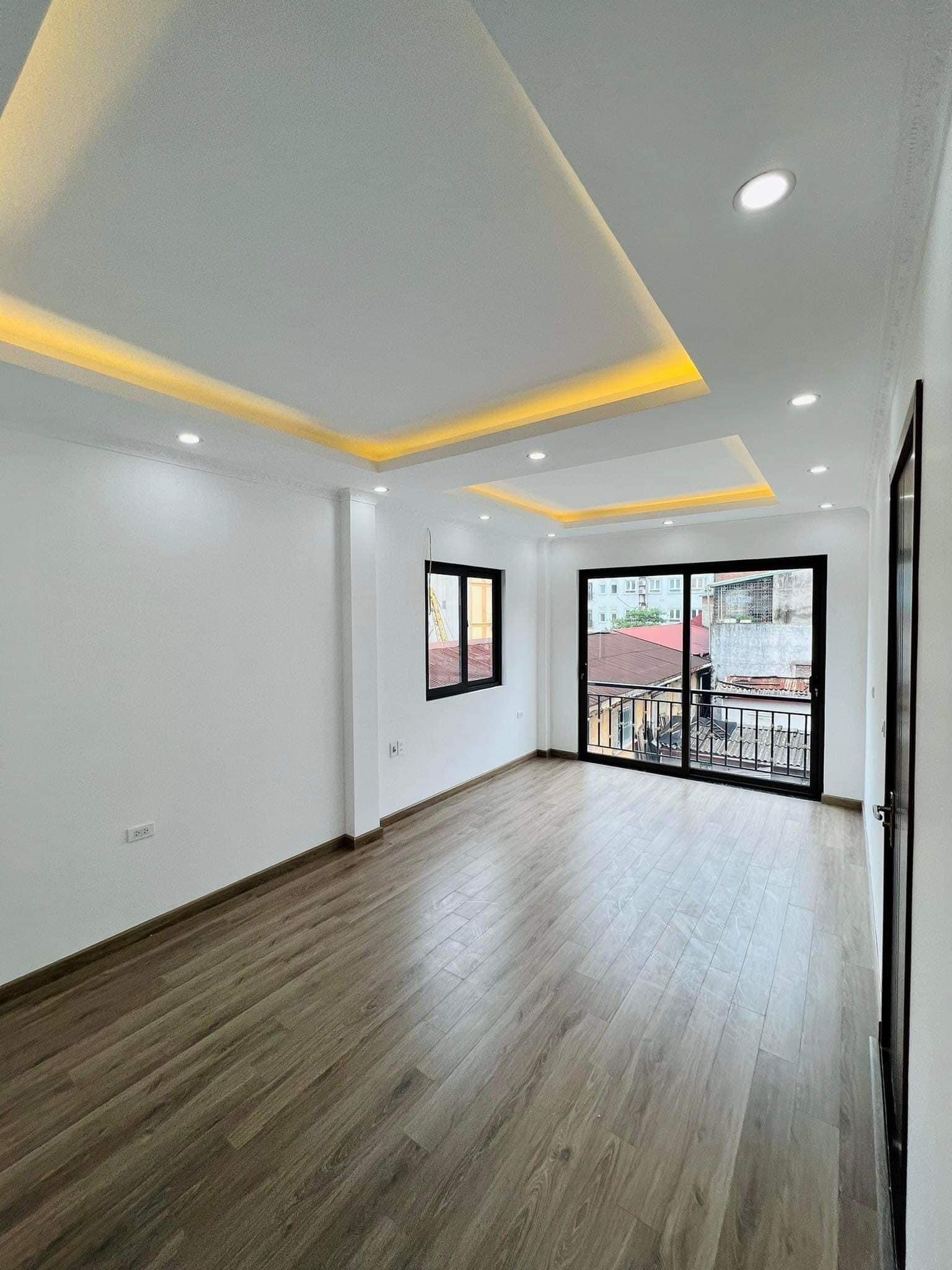 Bán nhà Nguyễn Khang –Cầu Giấy. Nhà đẹp ở ngay, gần phố, bãi xe. 40m2x5T Giá 4.7 tỷ - LH: 0979880491 2