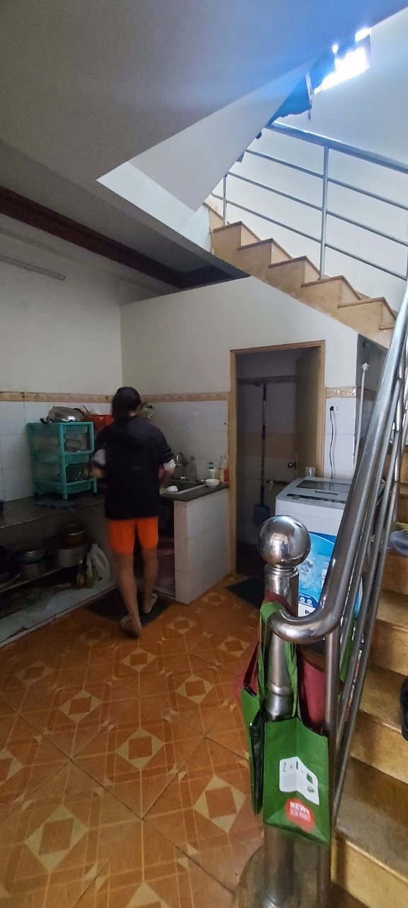BÁN NHÀ. ĐƯỜNG ÂU CƠ. Q TÂN BÌNH NHÀ 5T. GIÁ 5TY4 TL NHÀ HXH VÀO TẬN CỬA GẦN KHU TRUNG TÂM MUA SẮM. NGÂN HÀNG. NHÀ HÀNG. ĐẨY ĐỦ TIỆN ÍCH. NGAY KHU DU LỊCH ĐẦM SEN. 2