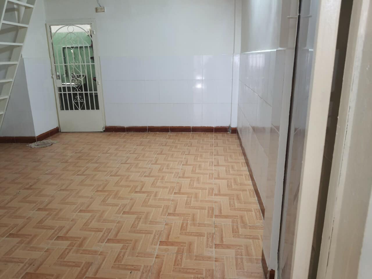 Hẻm xe hơi 5m - 30m ra mặt tiền - Nở hậu - Kinh doanh đa ngành nghề - Đang cho thuê 7 tr/ tháng 2