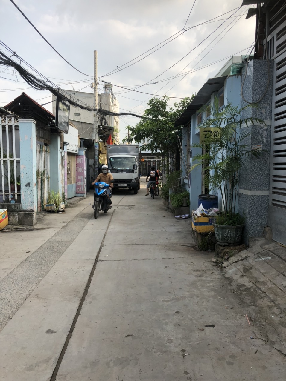 Nhà đẹp-Đường 6m Cách chợ Hiệp Thành 200m, ngang lớn 4.7m 3 tầng chỉ 4 tỷ 750. 6