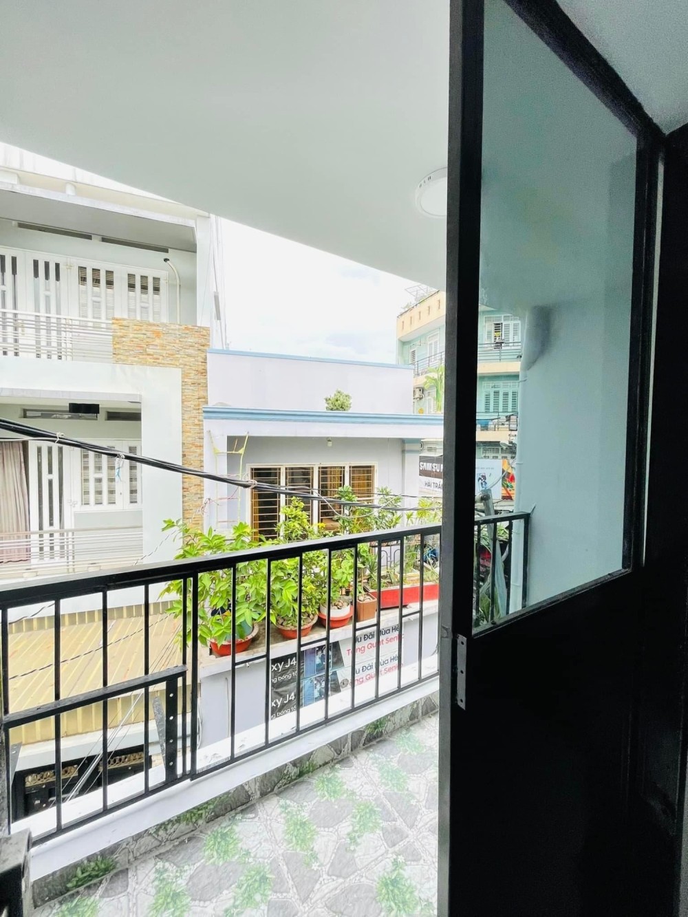 Bán nhà Phường 10 Tân Bình - Hẻm xe hơi - Sát mặt tiền - 35m2 - 5 Tỷ 6 TL