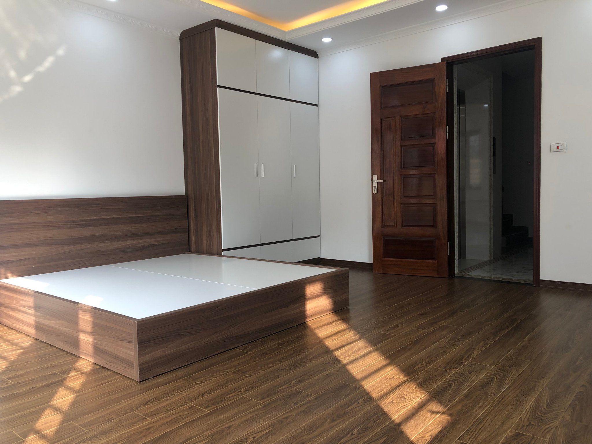 Nhà đẹp Nguyễn Khang – lô góc – 6 tầng thang máy – ngõ thông – kinh doanh. 5
