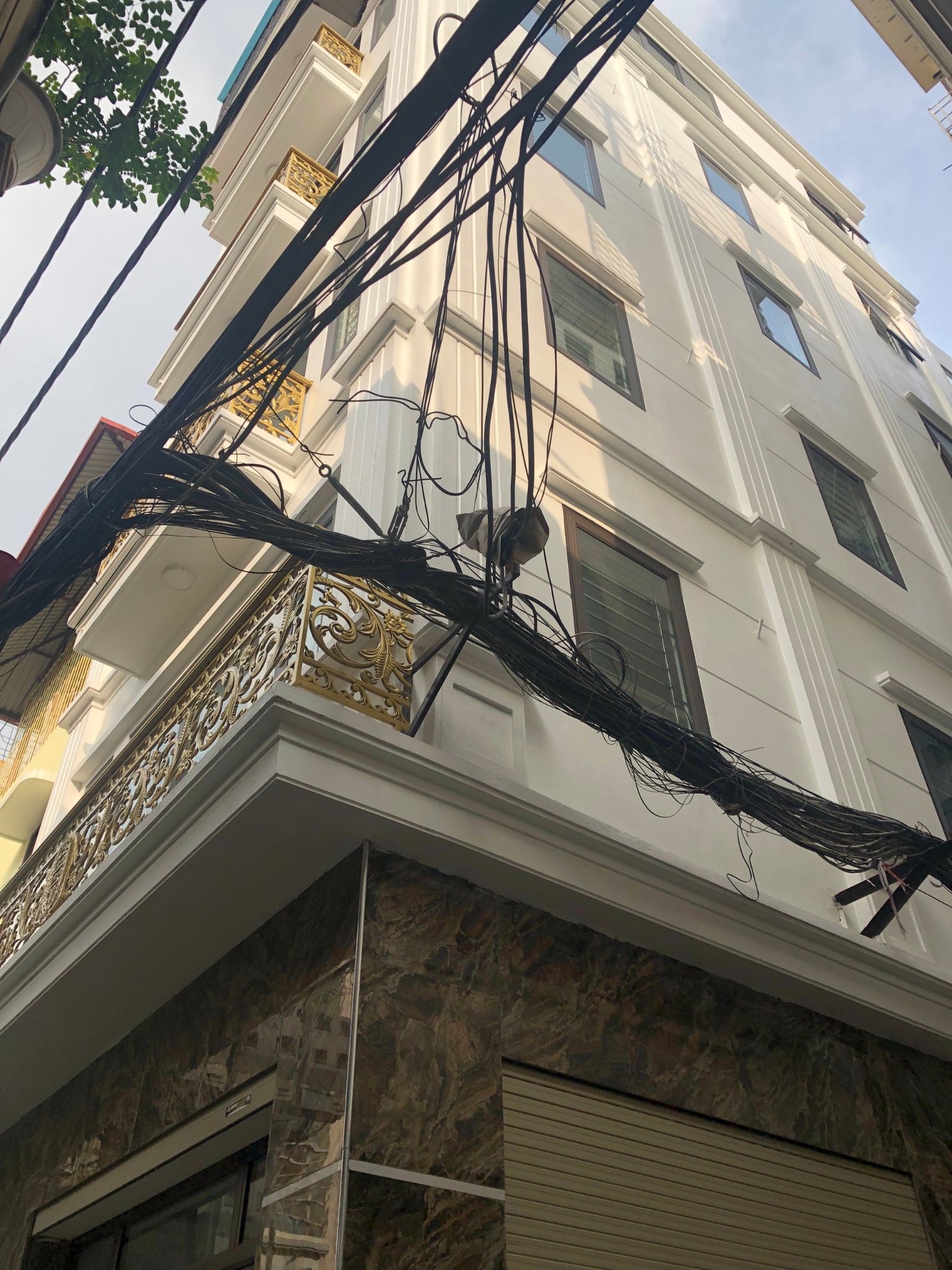 Nhà đẹp Nguyễn Khang – lô góc – 6 tầng thang máy – ngõ thông – kinh doanh.