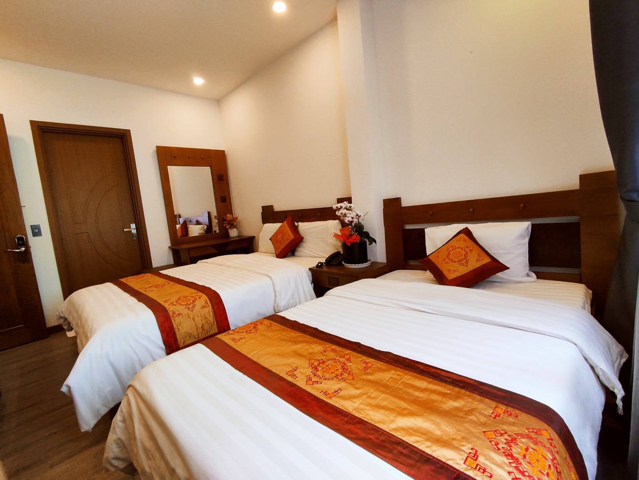 Cần bán Homestay - Khách Sạn đường Hai Bà Trưng, Phường 6, Diện tích 250m², Giá 85 Tỷ - LH: 0909318282 8