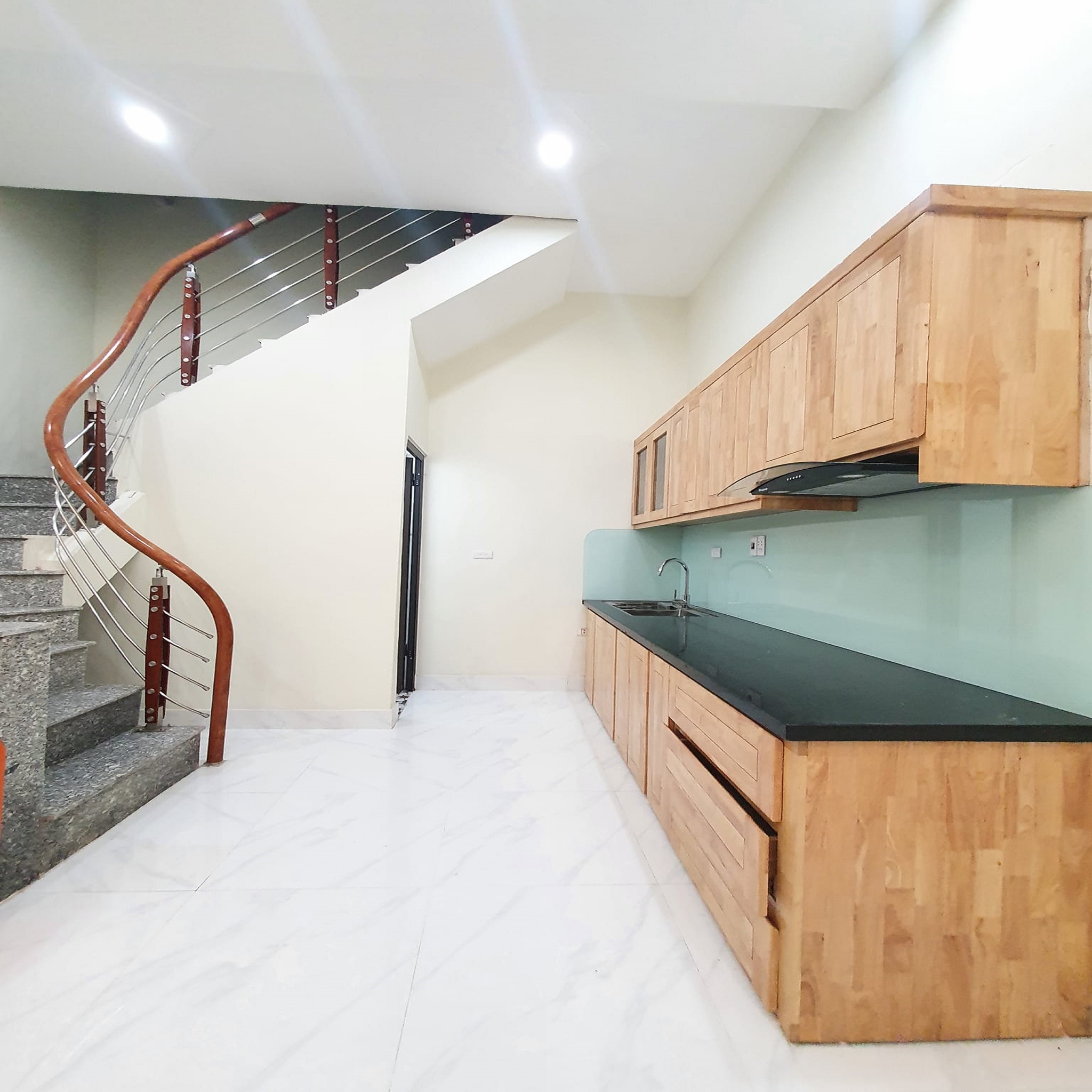 Bán nhà Trung văn. chỉ 4.2 tỷ. 15m ra Ô Tô Tránh. 36m2 x Mt4.2m. Gần Phùng Khoang Nam Từ Liêm. 2